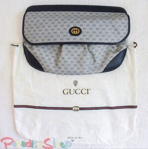 👛 *GUCCI*  Vintage Navy Clutch.